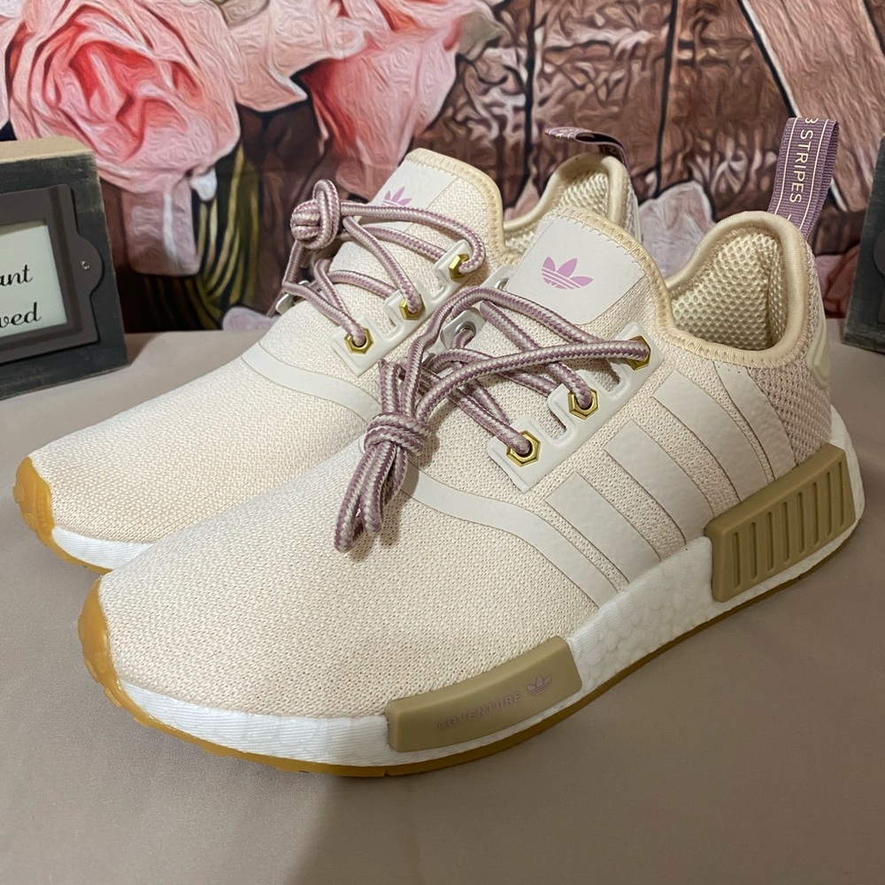 RARE!!! Adidas 7.5 NMD R1  Hybrid Hiker Magic Mauve GW9426